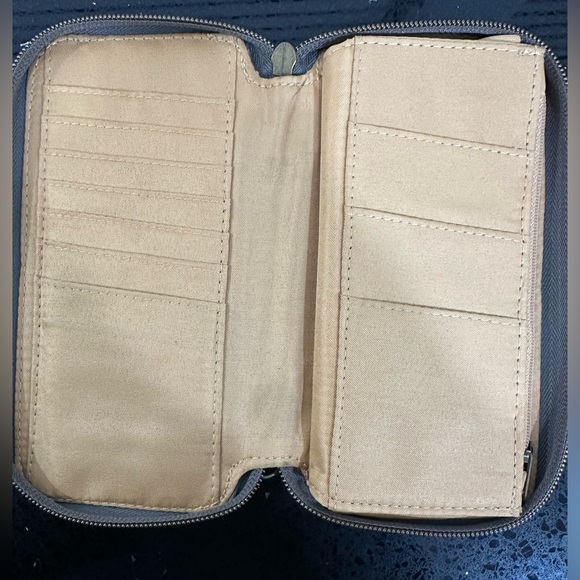 Travelon RFID Blocking Snakeskin Zip Around Wristlet Wallet Clutch - Picture 4 of 11